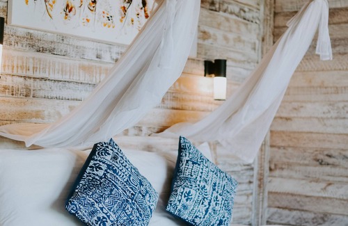 Mushroom Bay Hotel | Lanussa Hill Villa