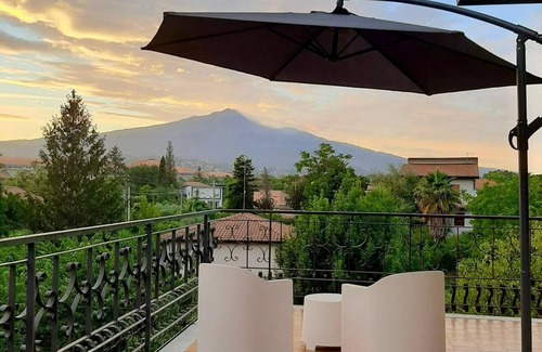 San Giovanni la Punta House | Lapilli Holidays, Accogliente 1P Villetta Bifam con Meravigliosa Vista Dell'etna