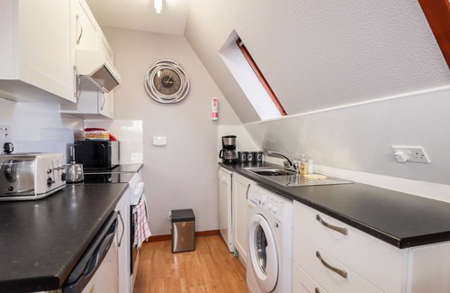 Heights of Achterneed Cottage | LARCHFIELD CHALET 2, pet friendly, with a garden in Strathpeffer