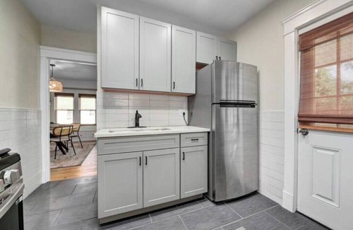 Cleveland House | Larchmere Classic Retreat ~ 8 mins to Cleveland Clinic ~ 5 mins to Case Western