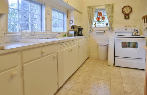 Montreat House | Large 100-year-old family cottage, claw-foot bathtub & lots of deck and porch!