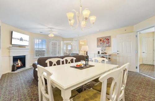 Kimberling City House | Large 2 Bed Condo w Beautiful Deck Views-Free Attraction Tickets-Table Rock Lake Access