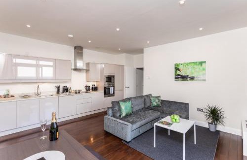 Ashford Apartment | Large 2 Bedroom Apartment in Ashford with PARKING