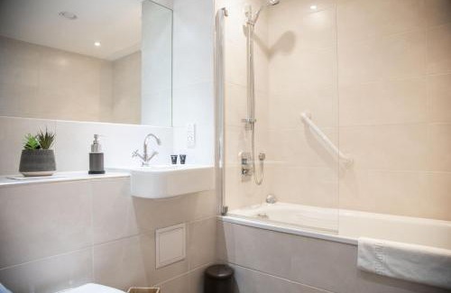 Ashford Apartment | Large 2 Bedroom Apartment in Ashford with PARKING