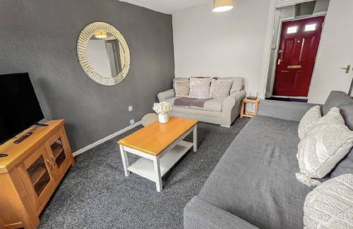 Hereford House | Large 2-br City Home Free Parking Sleeps 6