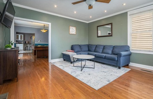 Downtown Indianapolis House | Large 2 story home with fenced back yard