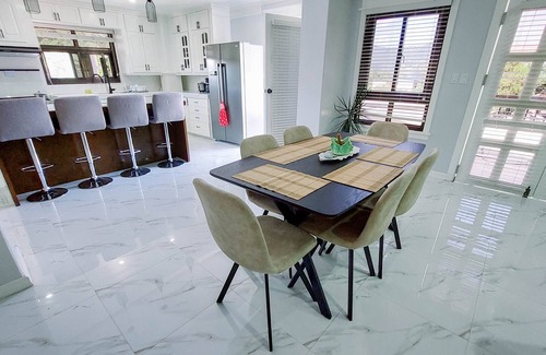 Baguio Apartment | Large 3 bed & 3 bath Penthouse Suite w/an amazing view!