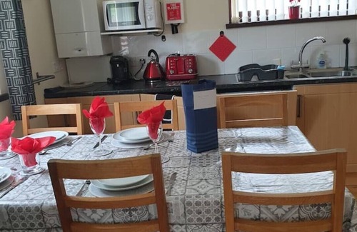 Bude House | Large 3 bed bungalow set in Woodland grounds near Tamar lakes and local beaches