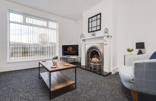 Liverpool Apartment | Large 3 bedroom Liverpool Free parking