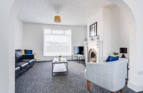 Liverpool Apartment | Large 3 bedroom Liverpool Free parking