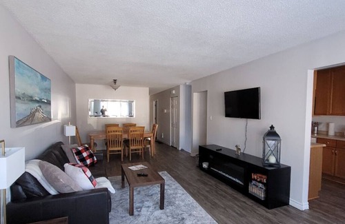 North Bay House | Large 3 bedroom unit, family friendly neighbourhood close to parks!