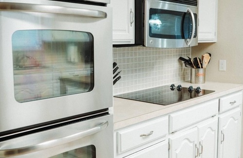 Abilene House | Large 4-bd 3 bath home + bonus room. Dogs are welcome w/fee. Sleeps 16+