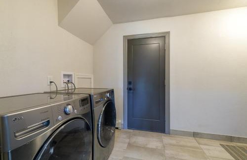 Grand Junction House | Large 4 Bedroom Home with Hot Tub and Fenced Yard - NO XTRA FEES!