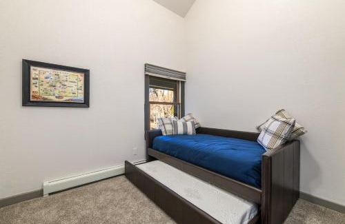 Grand Junction House | Large 4 Bedroom Home with Hot Tub and Fenced Yard - NO XTRA FEES!