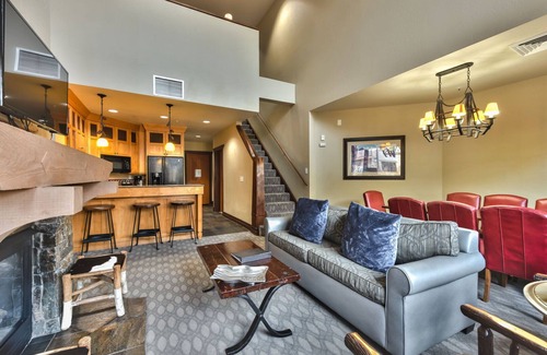 Park City Condo | Large 4 Bedroom Ski-in/Out, Sleeps 12, Vaulted Ceilings, Pool, Hot Tub MC12A