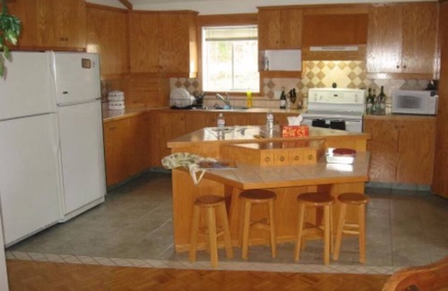Notre-Dame-de-Pontmain Cottage | Large 4-Season Waterfront Cottage. Multi-family and Pet-Friendly!