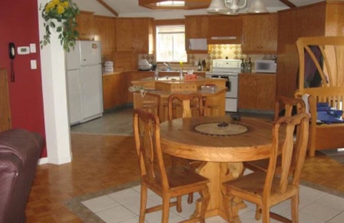 Notre-Dame-de-Pontmain Cottage | Large 4-Season Waterfront Cottage. Multi-family and Pet-Friendly!