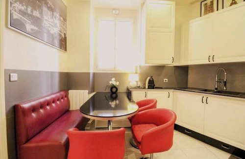 Noailles Apartment | Large 4-room apartment