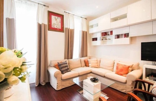Noailles Apartment | Large 4-room apartment