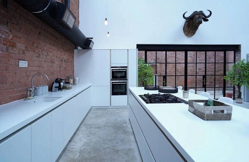 Leamington Spa Condo | Large 4000 sq ft Loft Style 4 Bedroom Apartment