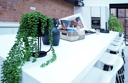 Leamington Spa Condo | Large 4000 sq ft Loft Style 4 Bedroom Apartment