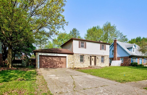 Wayne House | Large 4BR house w/a Downstairs Bedroom! Fenced Yard+Dog friendly+WFH