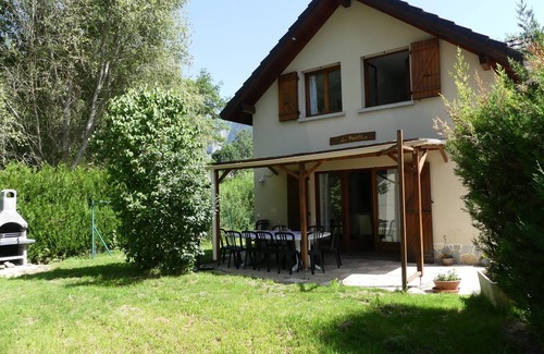Le Bourg-d'Oisans House | large 5 bedroom chalet with garden