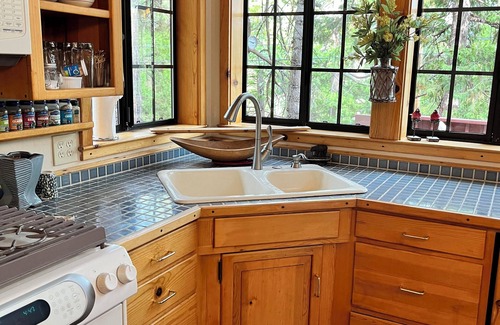 Long Barn Cabin | Large 5-bedroom cabin in Cold Springs w/WiFi near Dodge Ridge & Pinecrest Lake