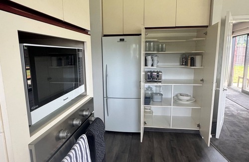 Harewood House | Large 5 Bedroom home 10mins to Christchurch airport. Wheelchair facilities