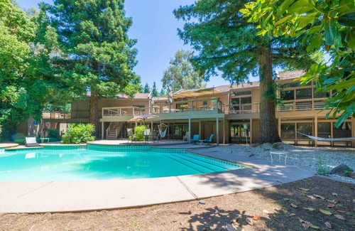 Chico House | LARGE 5200SQFT UNIQUE HOME! HUGE POOL!! 30 days or more ONLY!