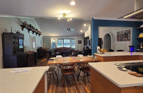 Wright House | Large 5BR Getaway in Fort Walton Beach