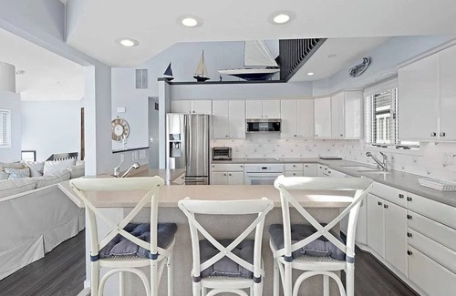 Avalon House | Large 6 bedroom,7.5 bath house in Avalon, NJ-POOL & Ocean Views- 3rd from beach