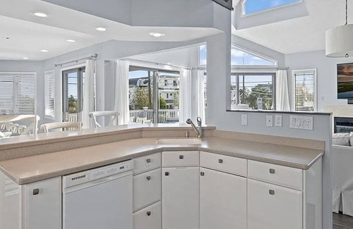 Avalon House | Large 6 bedroom,7.5 bath house in Avalon, NJ-POOL & Ocean Views- 3rd from beach