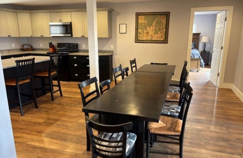 Traverse City House | Large 6-bedroom home, sleeps 16! WiFi and a private sandy beach in Traverse City