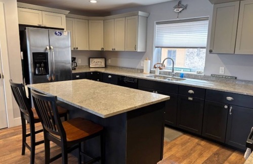 Traverse City House | Large 6-bedroom home, sleeps 16! WiFi and a private sandy beach in Traverse City
