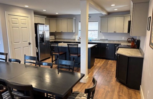 Traverse City House | Large 6-bedroom home, sleeps 16! WiFi and a private sandy beach in Traverse City