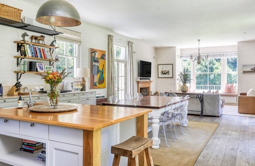 Alphen House | Large 6 bedroom home on Constantia wine-farm