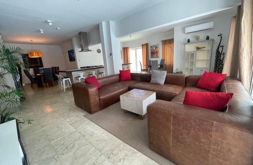 Noord Villa | Large 7 bedrooms with 6 bathrooms Villa with private pool near Palm Beach