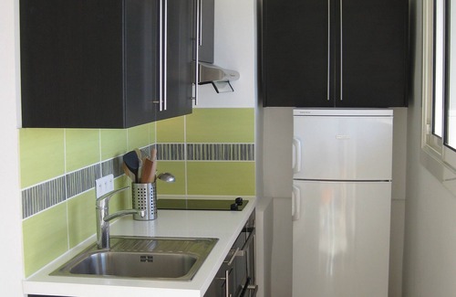 Toulon - Hyeres Apartment | Large air-conditioned studio on the port of Hyères facing the sea