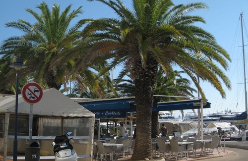 Toulon - Hyeres Apartment | Large air-conditioned studio on the port of Hyères facing the sea