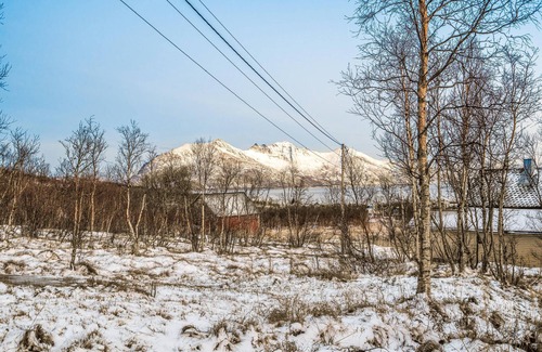 Tromvik House | Large and cozy cottage on the island of Kvaløya in the north of Norway.