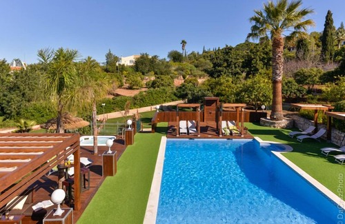 Silves Villa | Large and Luxurious Villa with Outdoor and Indoor Heated Pool, Gardens, Lakes