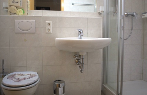 Wasserburg Apartment | Large apartment with 2 balconies and lake views right on the lake