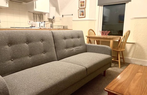 Weston-super-Mare Apartment | Large Apartment with private bathroom