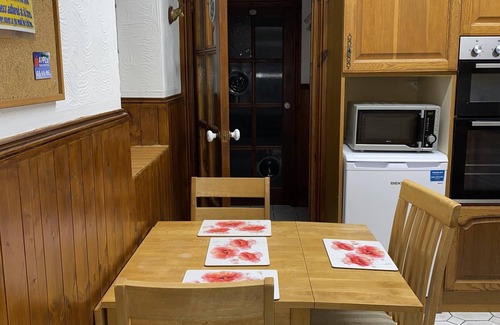 Weston-super-Mare Apartment | Large Apartment with private bathroom