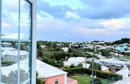 Warwick Apartment | Large Apartment for Big Groups in the Center of Bermuda!