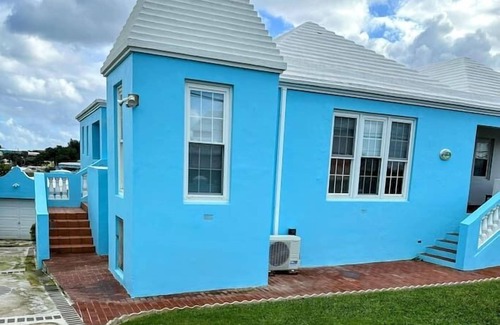 Warwick Apartment | Large Apartment for Big Groups in the Center of Bermuda!