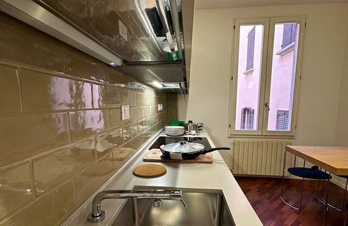 Historic Center Apartment | Large apartment in the main street of Bologna near the main square