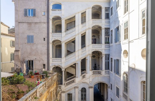 Rione VII Regola Apartment | Large apartment view of Campo Dei Fiori total up to 8 + 2 people