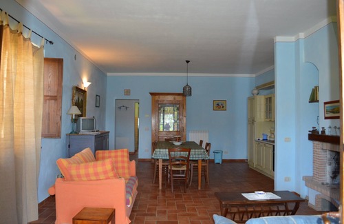 Asciano Apartment | Large apartment with shared swimming pool in Crete Senesi